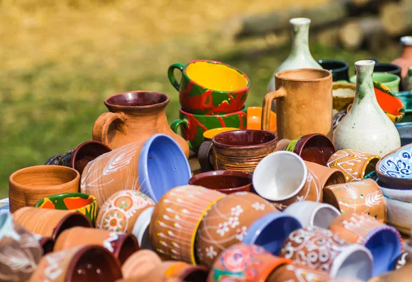 Ukraynalı çanak çömlek. Seramik Müzesi Ukraynalı Köyü Oposhnya,