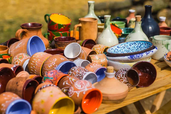 Ukraynalı çanak çömlek. Seramik Müzesi Ukraynalı Köyü Oposhnya,