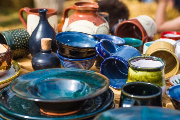 Ukraynalı çanak çömlek. Seramik Müzesi Ukraynalı Köyü Oposhnya,