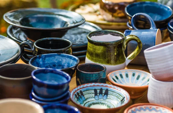 Ukraynalı çanak çömlek. Seramik Müzesi Ukraynalı Köyü Oposhnya,