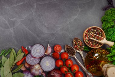 Otlar, baharat ve baharat taş zemin üzerine. Üstten Görünüm.