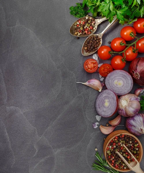 Otlar, baharat ve baharat taş zemin üzerine. Üstten Görünüm.