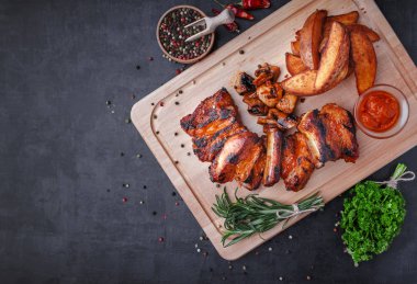 Izgara et ve sebze rustik ahşap tablo