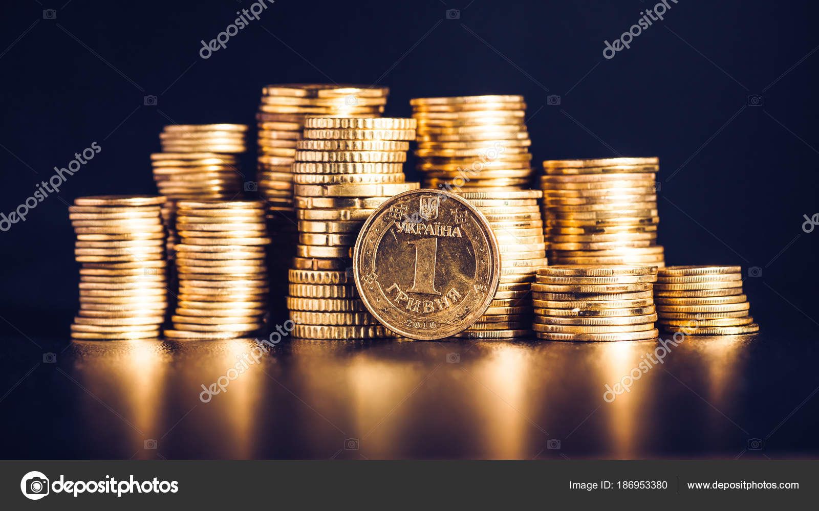 乌克兰格里夫尼亚, 硬币堆/乌克兰钢硬币denominat ——图库图片© bukhta79 #186953380