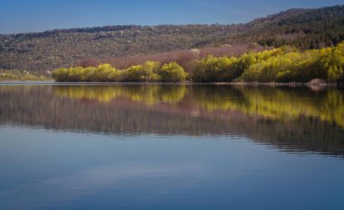 nehir manzara. Tekne Fotoğraf. Bir sürü gökyüzü. Mavi gökyüzü zekâ