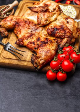 kurczaka z grilla z sosem chilichili soslu ızgara tavuk.