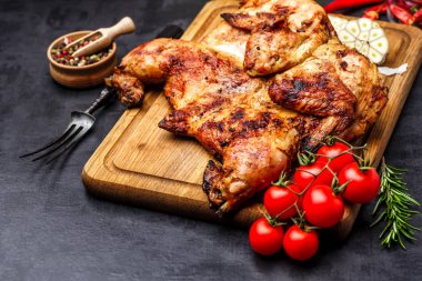 kurczaka z grilla z sosem chilichili soslu ızgara tavuk.