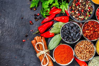 Hint baharat ve otlar büyük kümesi. Siyah Kara tahta.