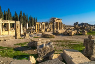 Türkiye 'nin Antalya kentindeki Aspendos antik kentinde su kemerleri