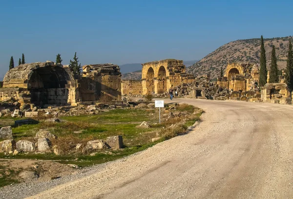 Aqueducs dans l'ancienne ville d'Aspendos à Antalya, Turquie — Photo