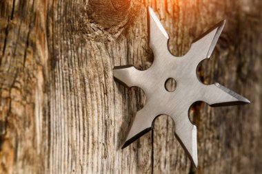 Shuriken (yıldız oluşturma), geleneksel Japon ninja soğuk silah