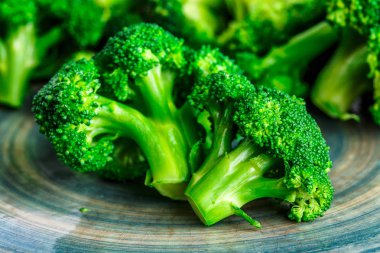 Makro fotoğraf yeşil taze sebze brokoli. Taze yeşil brokoli