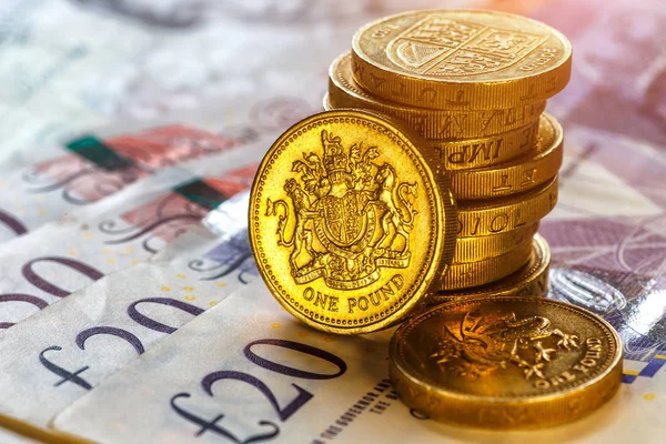 Brytyjski monety stos na czarny, funt szterling, Koncepcja biznesu — Zdjęcie stockowe