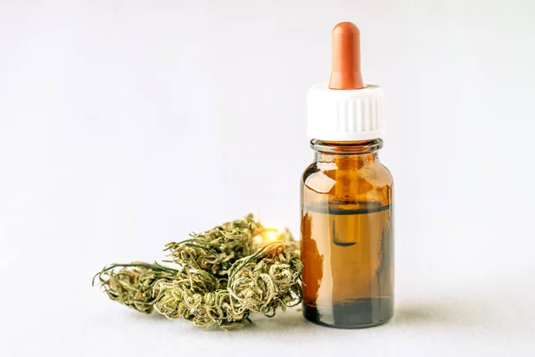Olej z marihuany medycznej gotowy do spożycia, cannabi — Zdjęcie stockowe