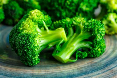 Makro fotoğraf yeşil taze sebze brokoli. Taze yeşil brokoli