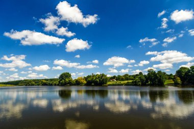 Lake.Carp Angling doğal manzara ov de Sazan oturumu