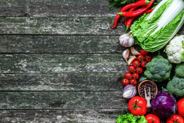 Sağlıklı yiyecekler. Sebze ve meyveler. organik sebze ahşap. T