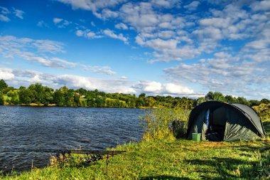 Lake.Carp Angling doğal manzara ov de Sazan oturumu