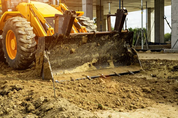 Bulldozer Moves Spreads Soil Rubble Embankment Road Bulldozer Working Dirt — Stock Photo, Image