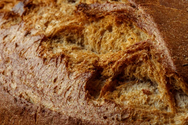 Čerstvě Upečený Tradiční Chléb Dřevěném Stole Kopírovacím Prostorem Jídlo Detailní — Stock fotografie