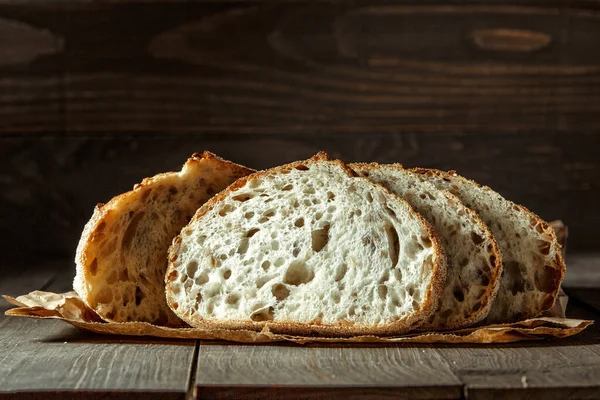 Chléb Tradiční Křupavý Chléb Krájený Plátky Rustikálním Dřevěném Pozadí Koncepce — Stock fotografie