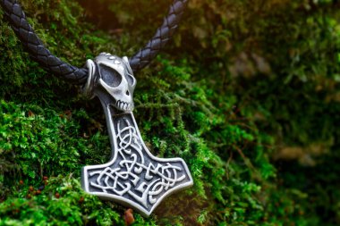İskandinav tılsımı Thor 'un çekici 