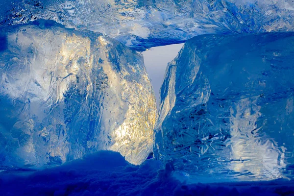 일몰을 반사하는 얼음 조각들 — 스톡 사진