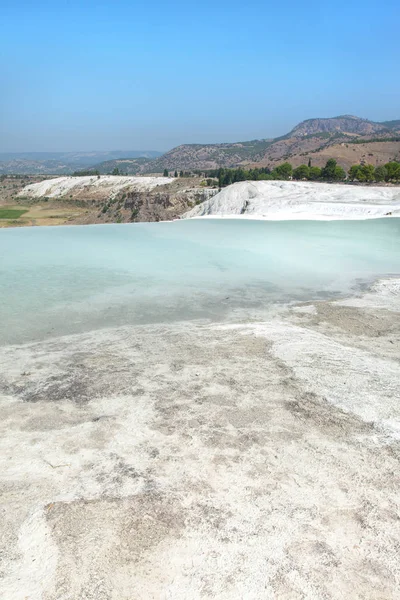 Falésias brancas em Pamukkale, Turquia . — Fotografia de Stock