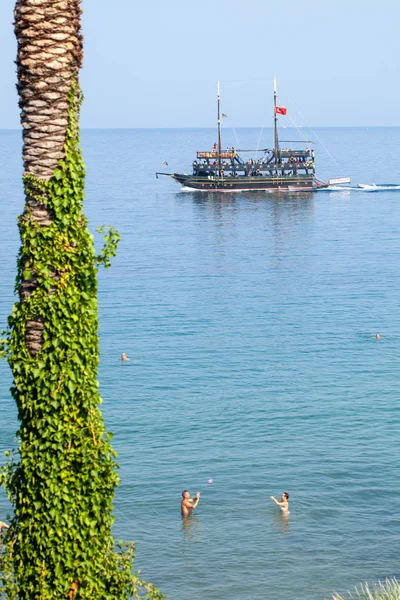 A pleasure ship in the form of a pirate ship sails along the Aegean Sea — 스톡 사진