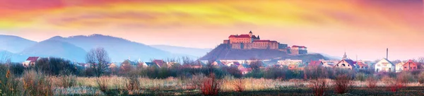 Amanhecer sobre o castelo Palanok — Fotografia de Stock