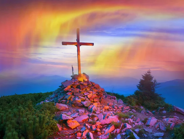 Крест на горе Стримба — стоковое фото