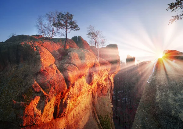 Rocks at dawn Bubnyshche — Stock Photo, Image