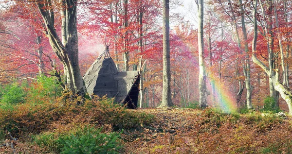 Wigwam in the autumn forest — Stock Photo, Image