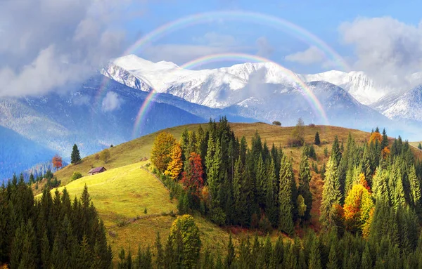 Осень и зима в горах — стоковое фото