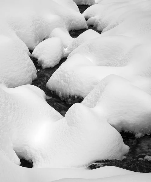 Río Cárpatos en invierno —  Fotos de Stock