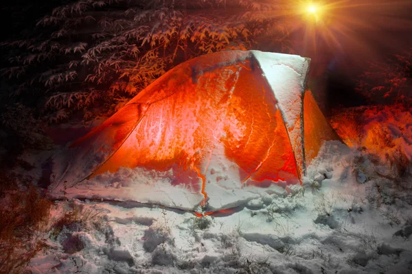 Pokryte śniegiem namiot — Zdjęcie stockowe