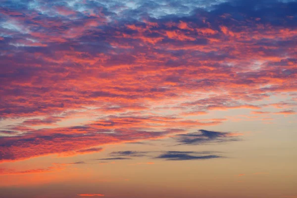 Sonnenuntergang und Sonnenaufgang am Himmel — Stockfoto