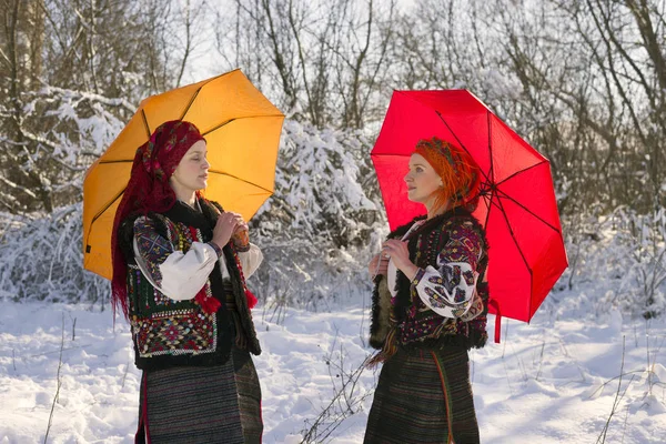 Jeune Fille Ukrainienne Dans Vieux Costume National Pittoresque Présent Authentique — Photo