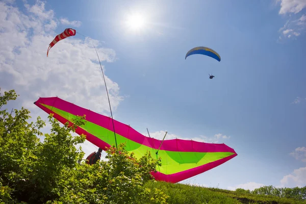 Paragliding sport in the sky — Stock Photo, Image