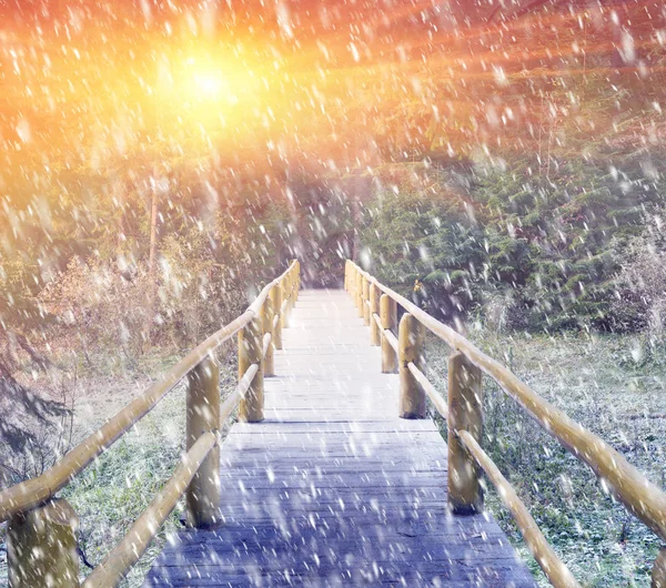 Strong storm over a wooden bridge — Stock Photo, Image