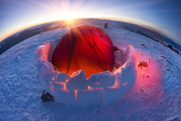 우크라이나에서 새 해에 캠프 등산 — 스톡 사진