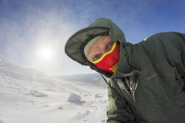 登山後休んでハイカー — ストック写真