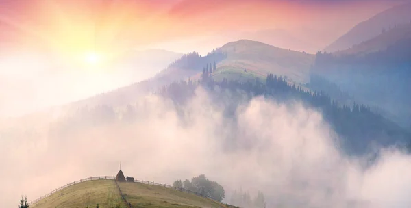 Morgon i Karpaterna topp — Stockfoto