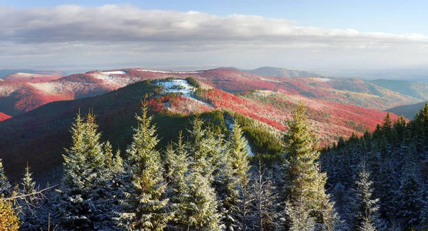 Montagnes des Carpates en automne — Photo