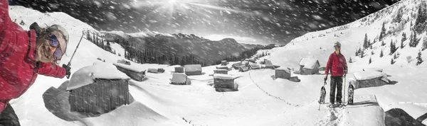 カルパチア山脈の雪に覆われた家 — ストック写真