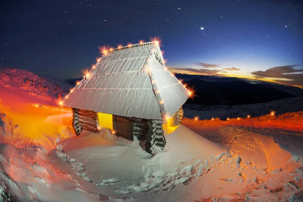 Cabaña alpina en Navidad — Foto de Stock