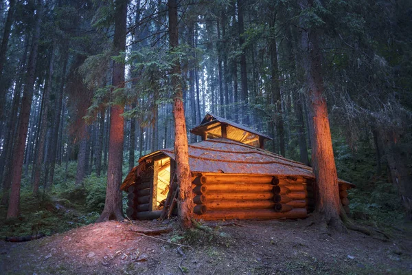 Feuerwehrhaus in den Bergen — Stockfoto