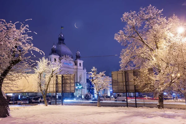 Hlavní vlakové nádraží ve městě Lvov — Stock fotografie