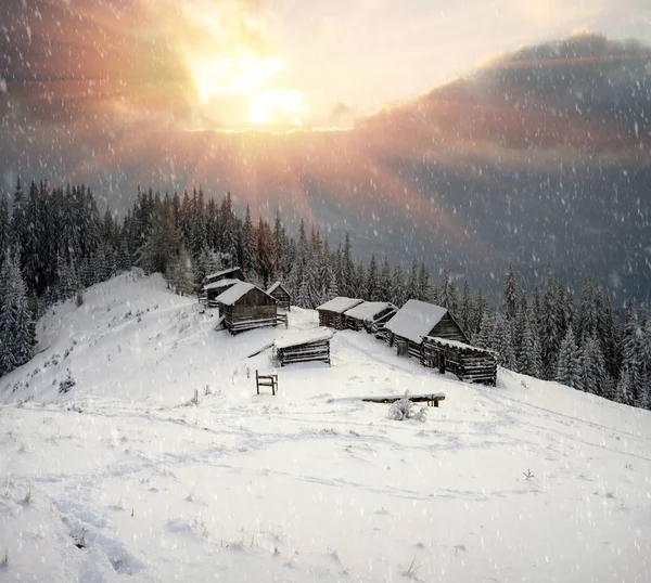 Hus av herdar på berget Kukul — Stockfoto