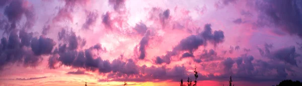 Sonnenuntergang und Sonnenaufgang am Himmel — Stockfoto